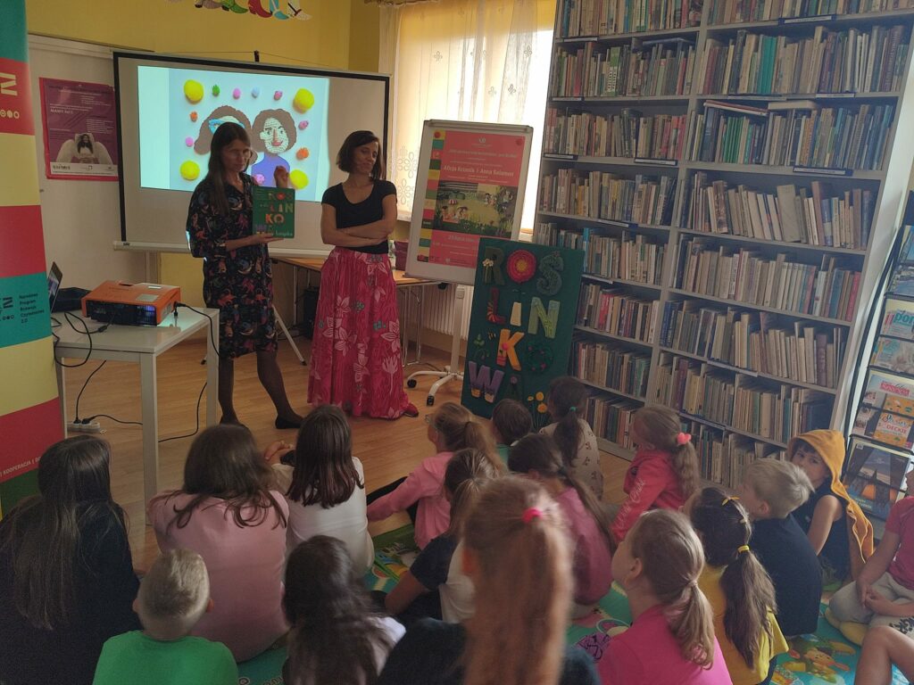 Warsztaty sznurkowe w bibliotece w Tyliczu