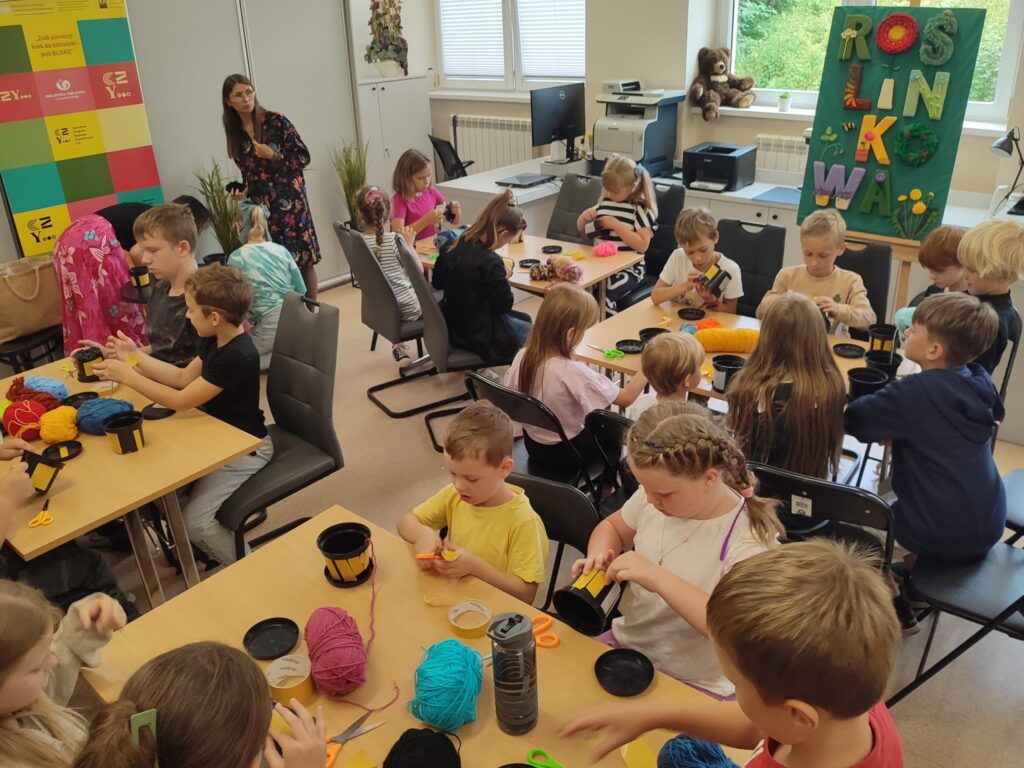 Warsztaty sznurkowe w bibliotece centralnej