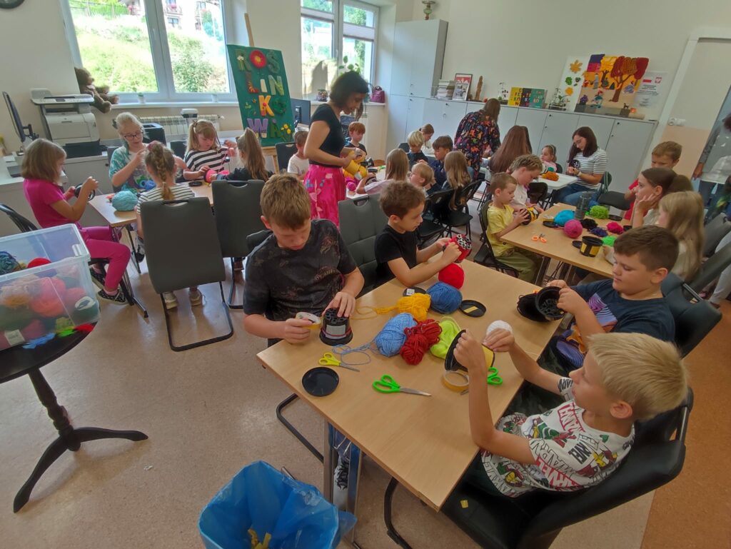 Warsztaty sznurkowe w bibliotece centralnej