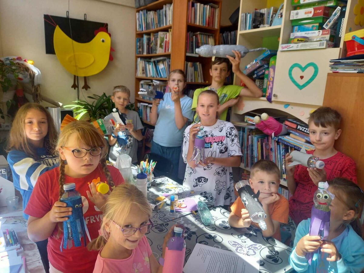 WAKACYJNE ZAJĘCIA W BIBLIOTECE NA ŹRÓDLANEJ