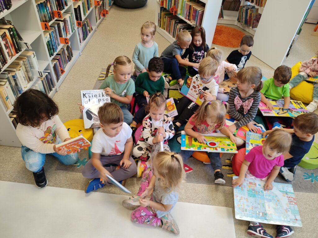 Przedszkolaki z Montessori w Bibliotece Centralnej