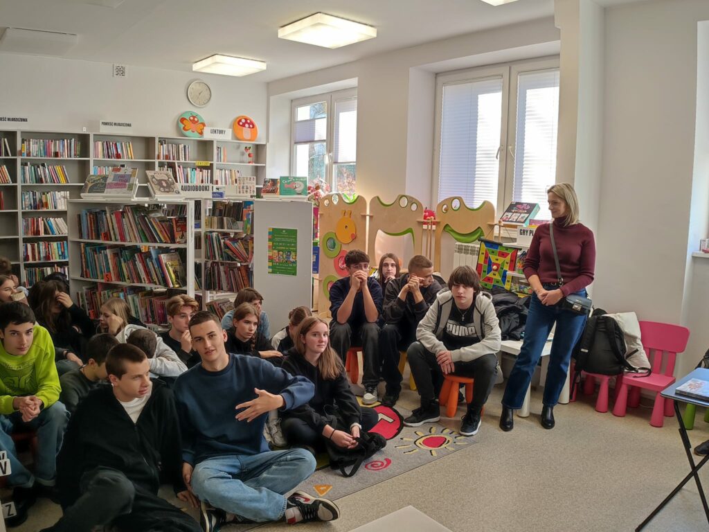 Młodzież z Tylicza z wizytą w naszej bibliotece