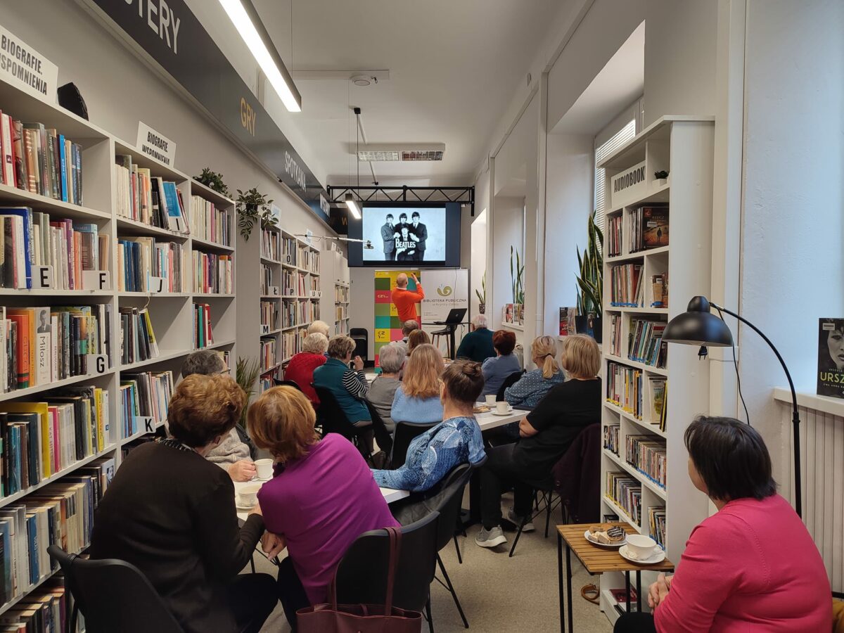 „Music party za regałem”