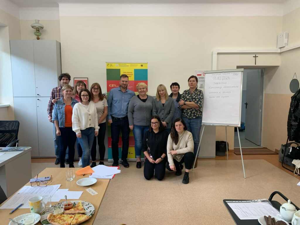 Komunikacja interpersonalna i współpraca w zespole.