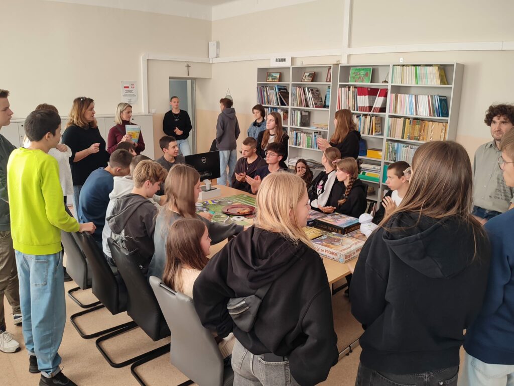 Młodzież z Tylicza z wizytą w naszej bibliotece