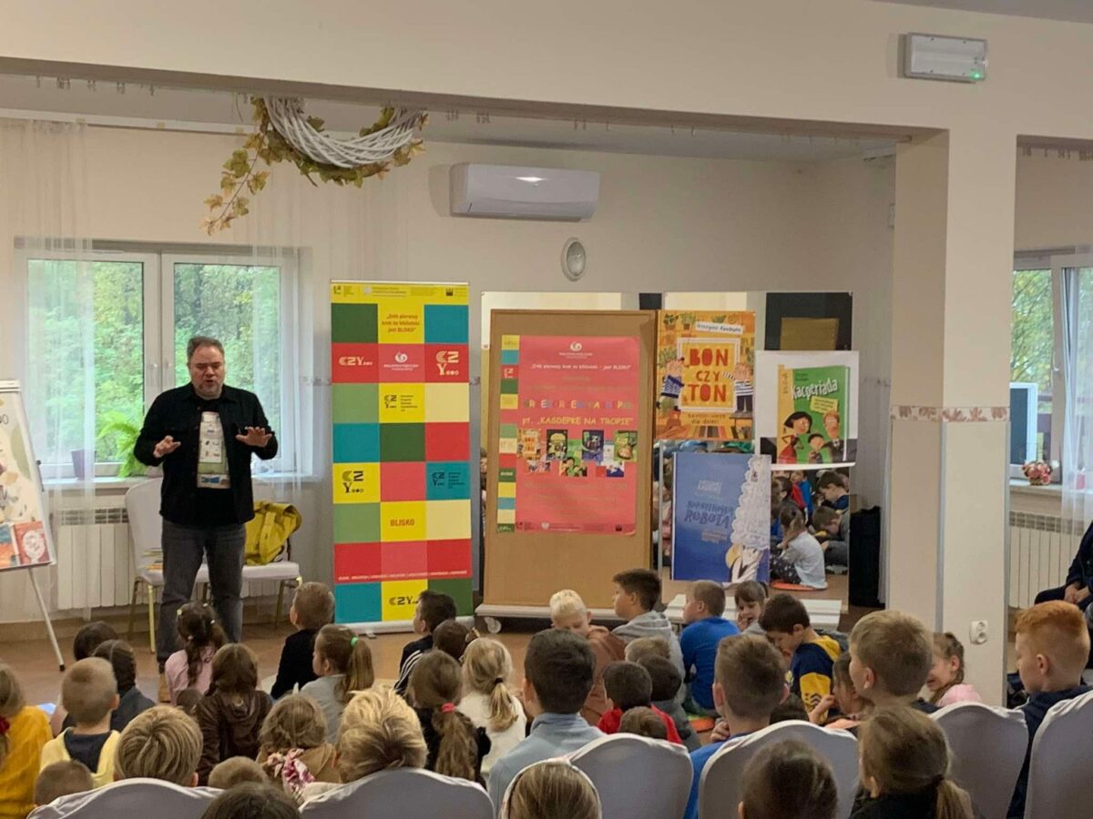 Grzegorz Kasdepke w bibliotece w Bereście