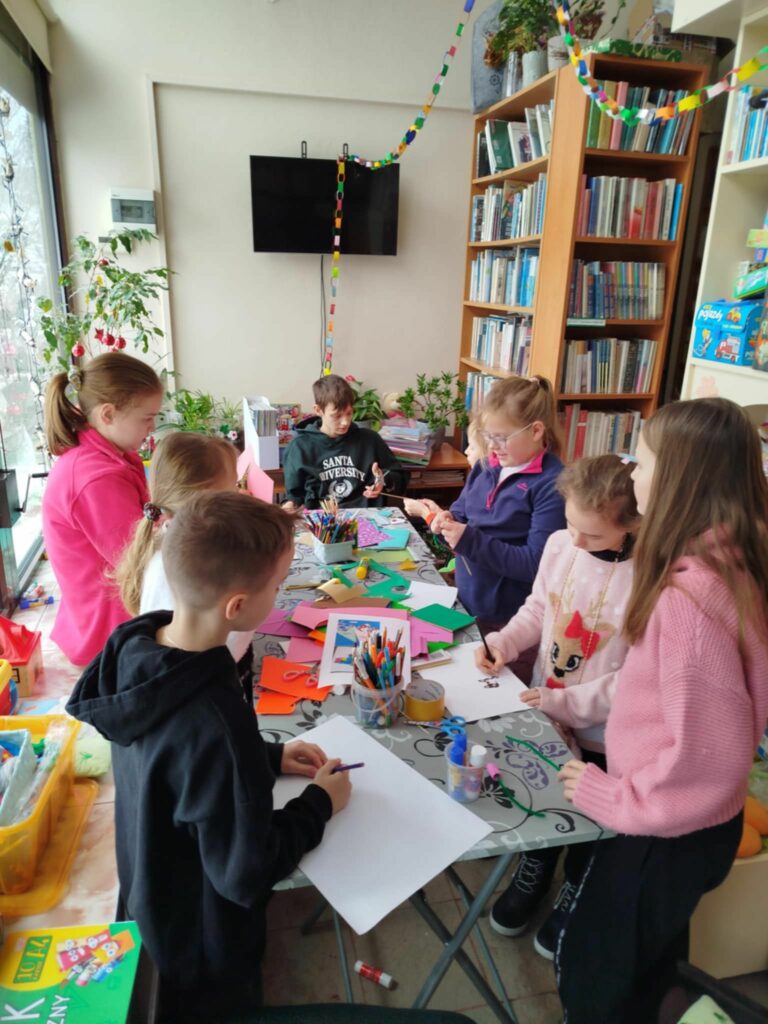 Zajęcia feryjne w bibliotece na Źródlanej