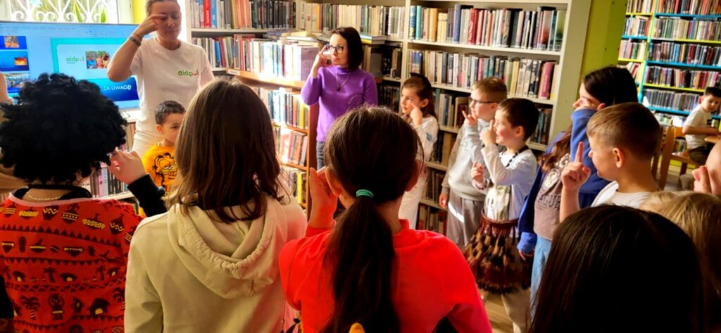 Kolorowe Ferie z Biblioteką – podróż do serca Afryki