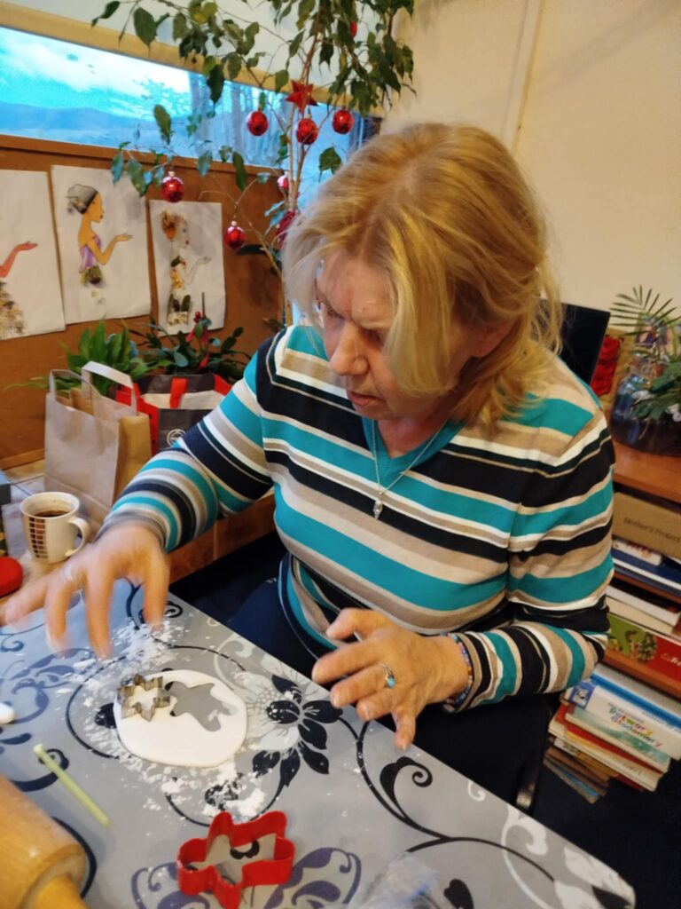 Spotkanie seniorek w bibliotece na Źródlanej