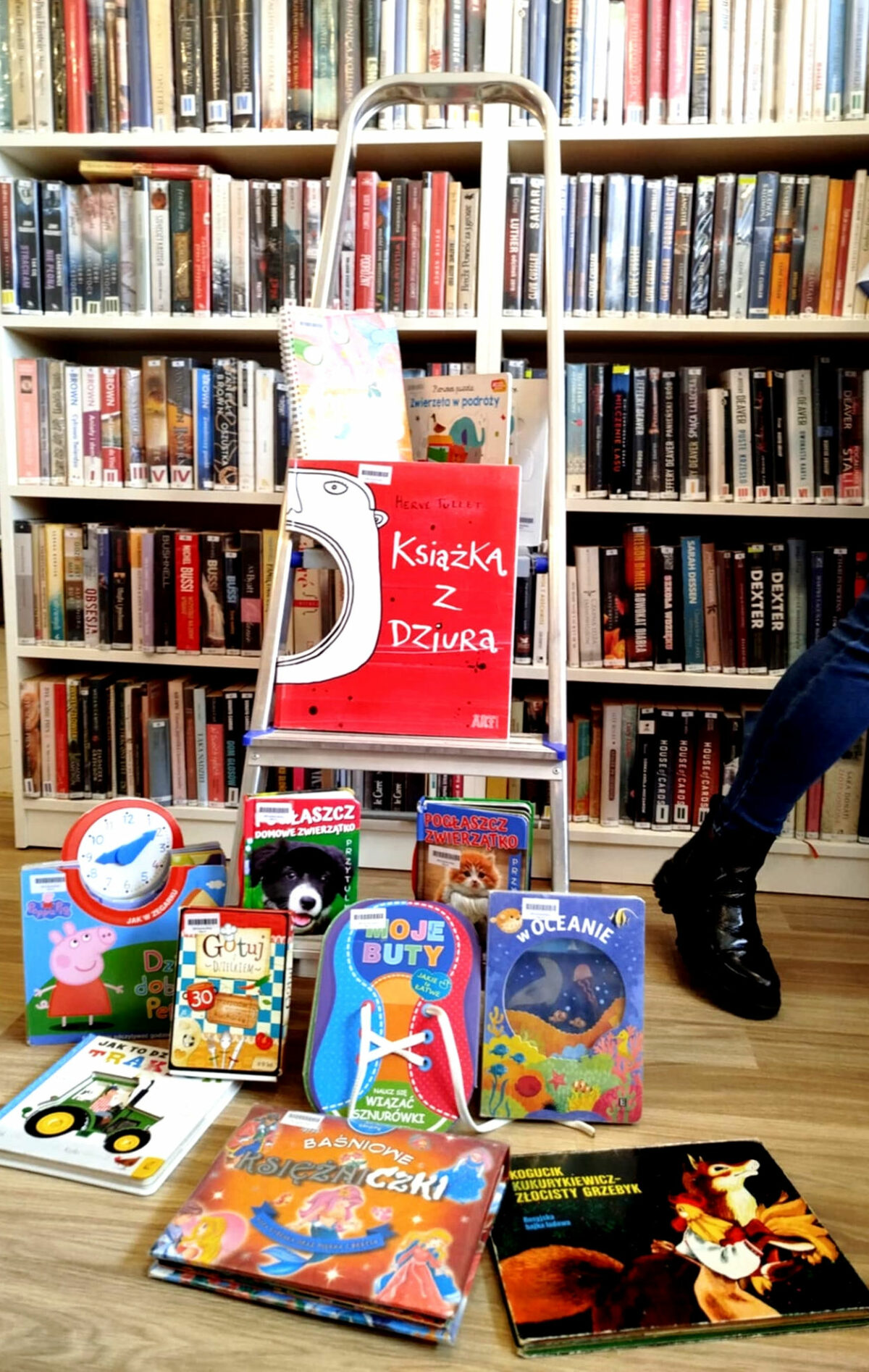 Przedszkolaki w bibliotece na Czarnym Potoku