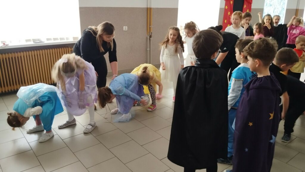 Magiczny Bal Karnawałowy w Bibliotece w Tyliczu