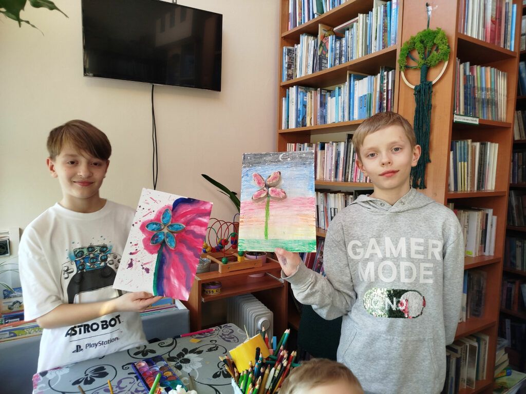 ZAJĘCIA KREATYWNE DLA DZIECI W BIBLIOTECE NA ŹRÓDLANEJ