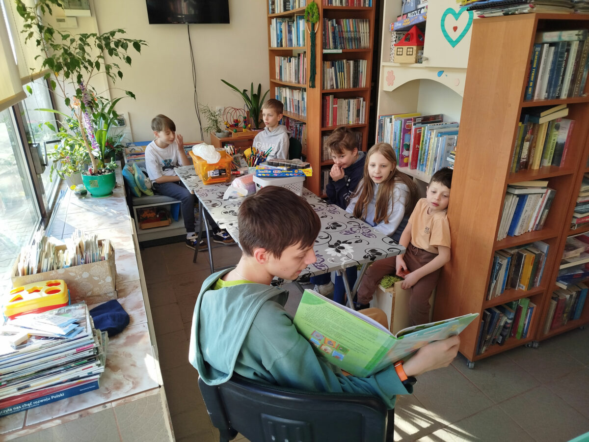 ZAJĘCIA KREATYWNE DLA DZIECI W BIBLIOTECE NA ŹRÓDLANEJ