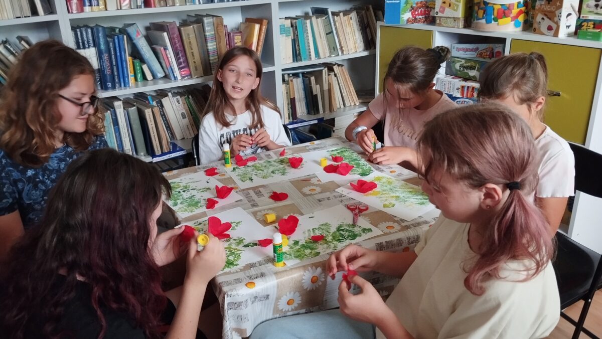 „Witaj na łące!” zajęcia wakacyjne w filii w Tyliczu