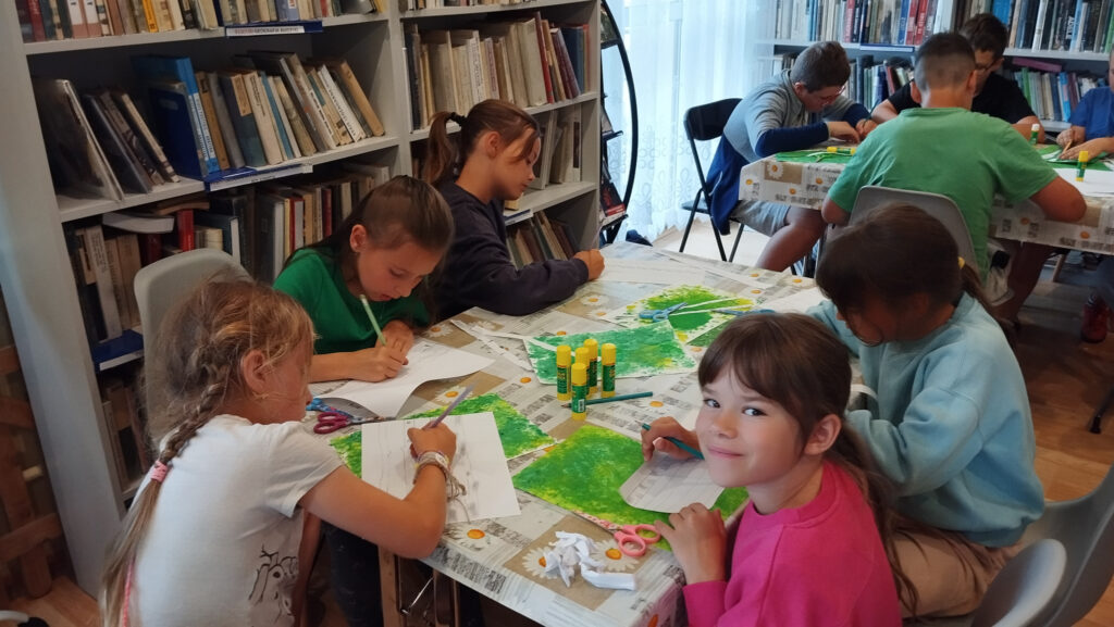 Leśne tropy i ślady zajęcia wakacyjne w filii w Tyliczu