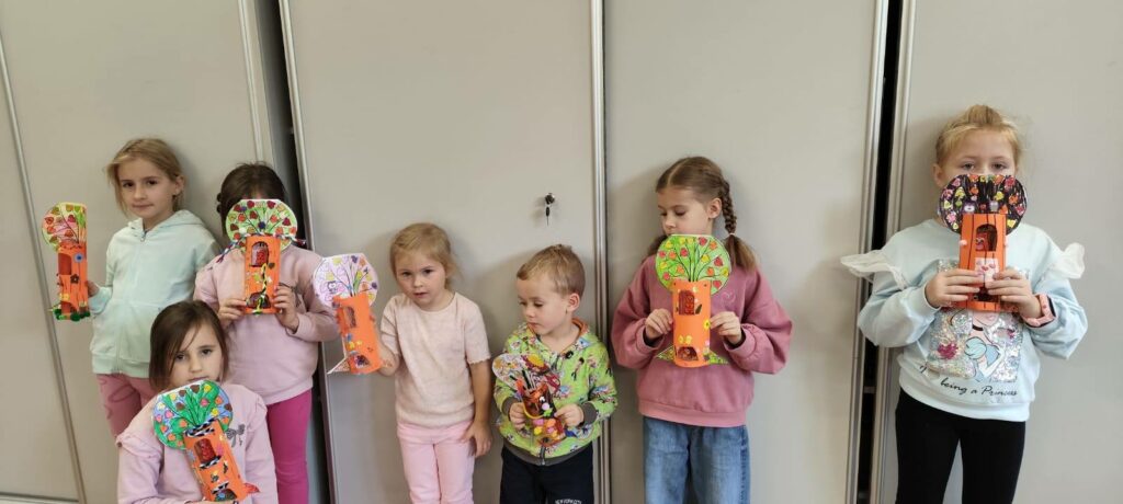 Co w książce Piszczy