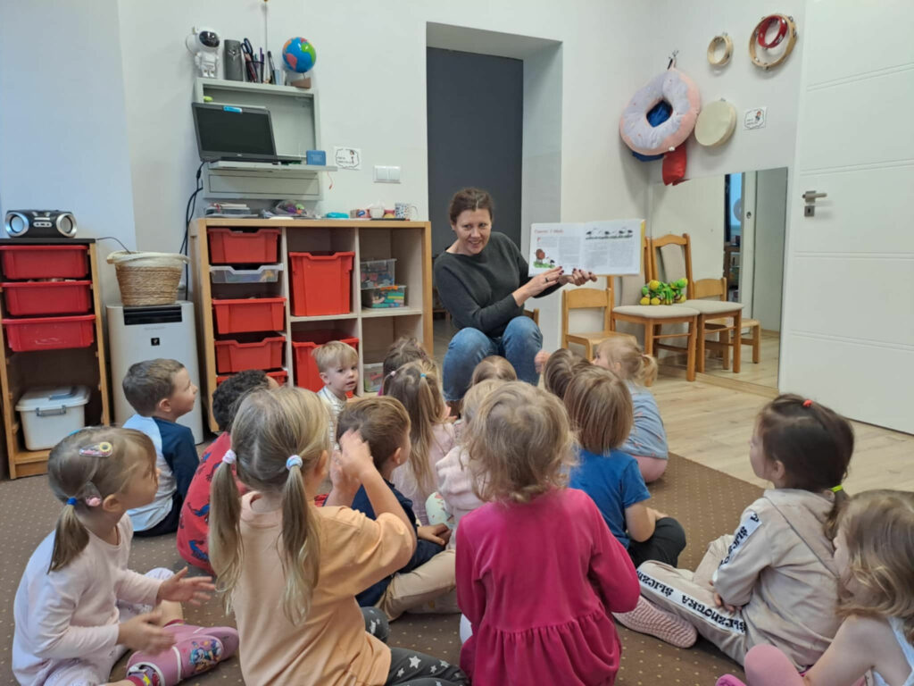 JESIENNE OPOWIEŚCI W PRZEDSZKOLU MONTESSORII PROJEKT PIĄTKA