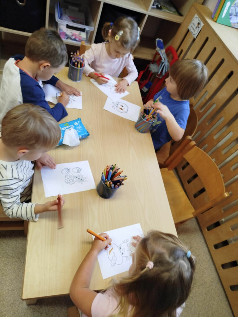 JESIENNE OPOWIEŚCI W PRZEDSZKOLU MONTESSORII PROJEKT PIĄTKA