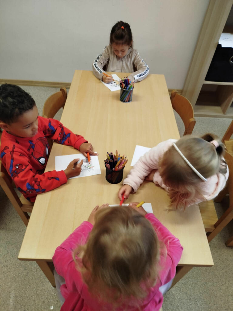 JESIENNE OPOWIEŚCI W PRZEDSZKOLU MONTESSORII PROJEKT PIĄTKA