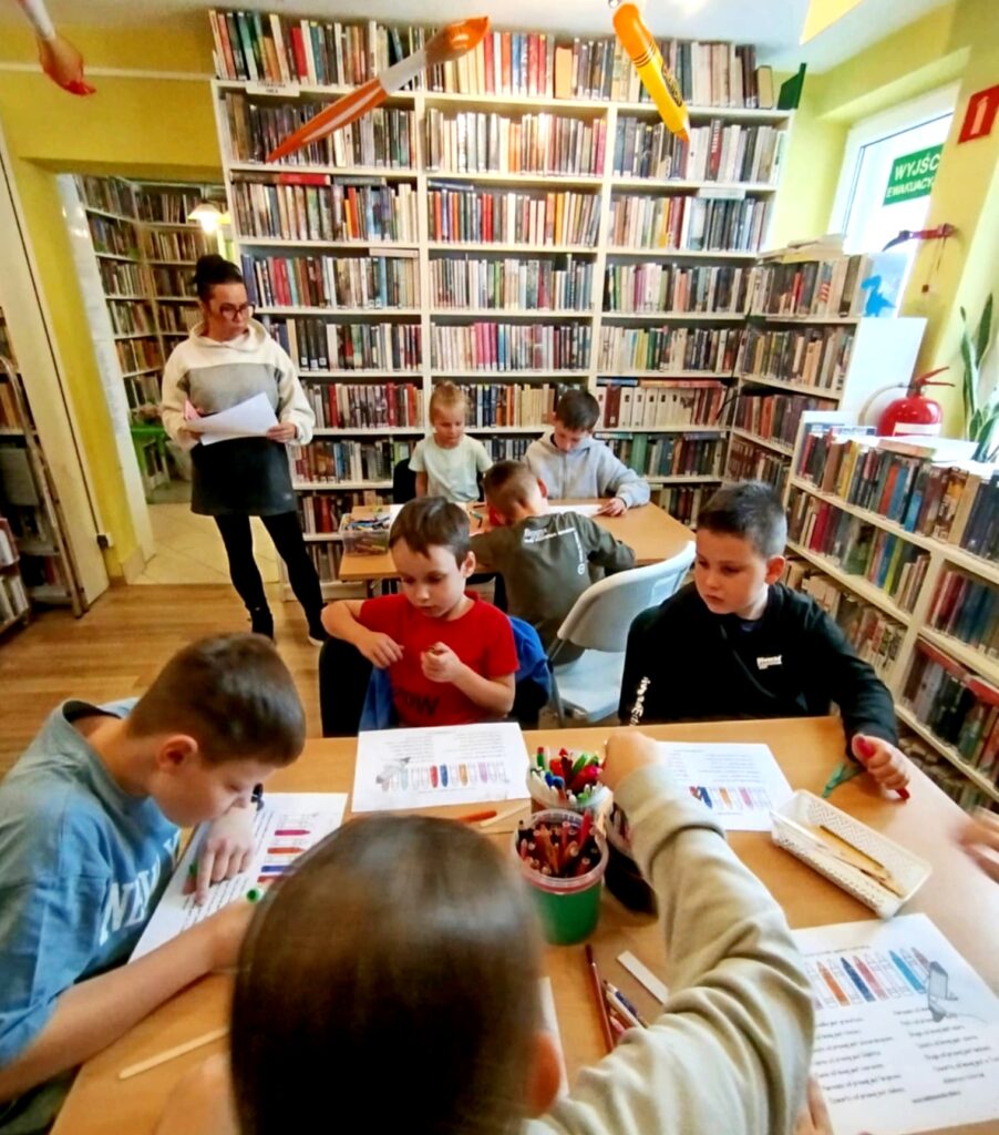 Sobota z wyobraźnią w Filii 1 - Dzień Kredki