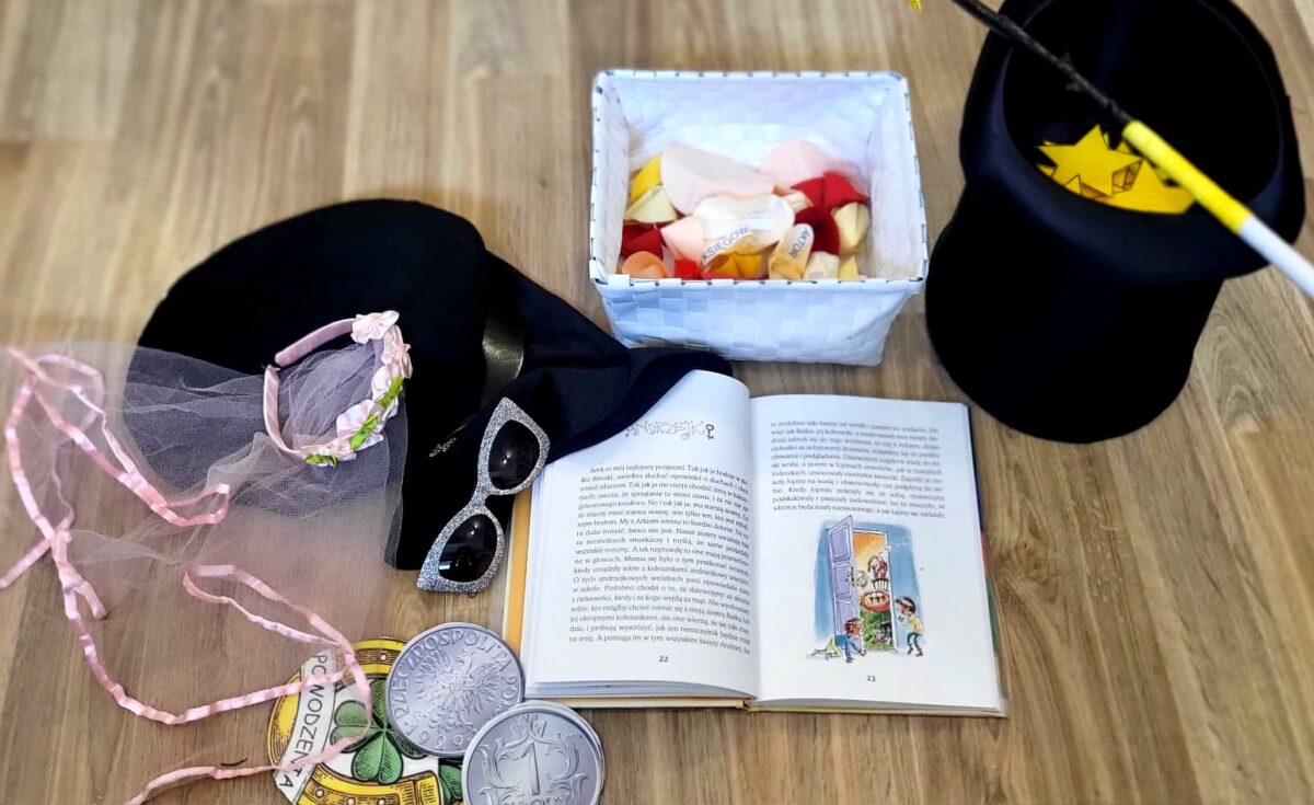 Z książką do przedszkola- andrzejkowe czary i zabawy.