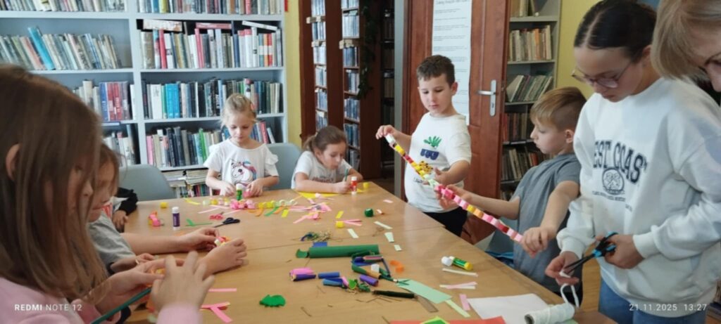 Warsztaty tradycyjnych ozdób choinkowych w Bibliotece w Tyliczu!