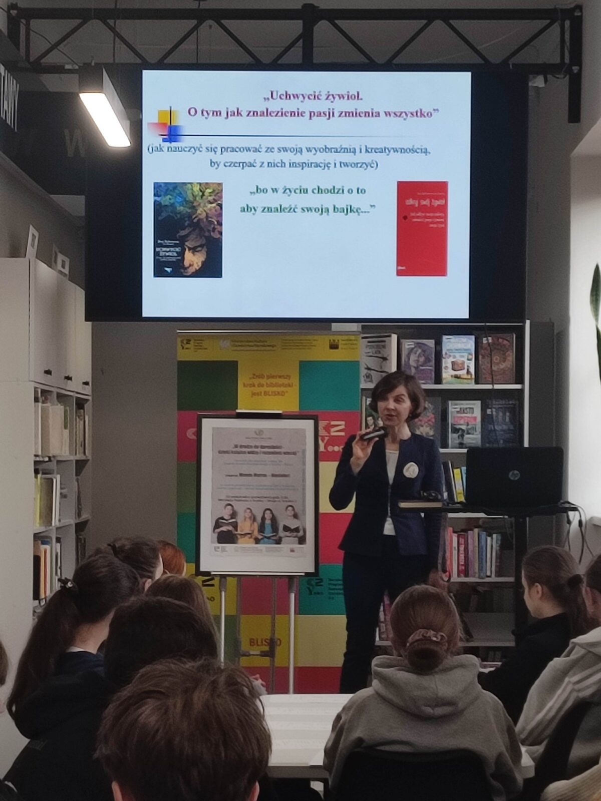 „W drodze do dorosłości – dzięki książce widzę i rozumiem więcej”