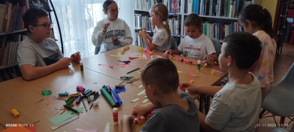 Warsztaty tradycyjnych ozdób choinkowych w Bibliotece w Tyliczu!