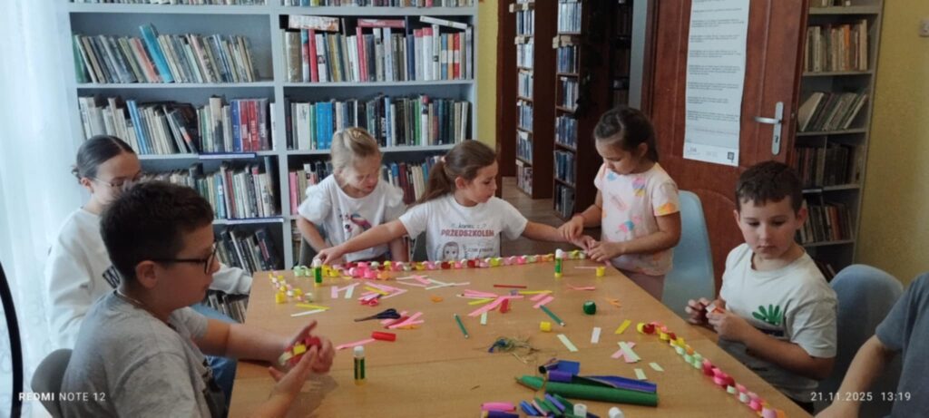 Warsztaty tradycyjnych ozdób choinkowych w Bibliotece w Tyliczu!