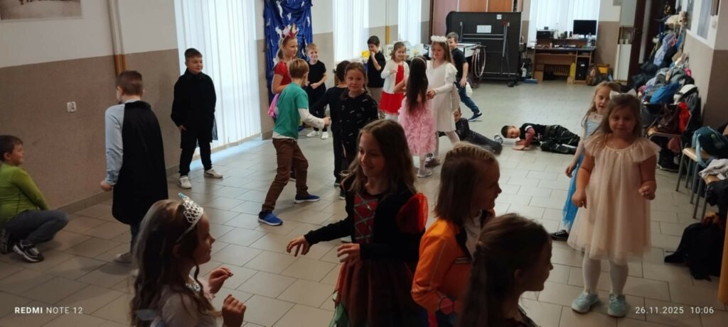 Magicne andrzejki w bibliotece w Tyliczu