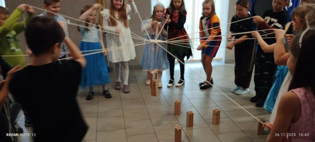 Magicne andrzejki w bibliotece w Tyliczu