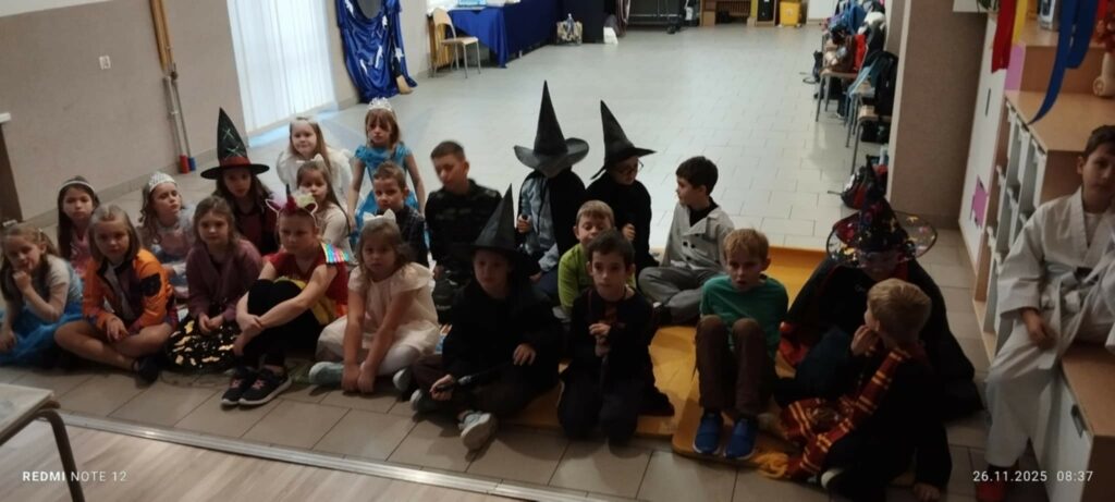 Magicne andrzejki w bibliotece w Tyliczu