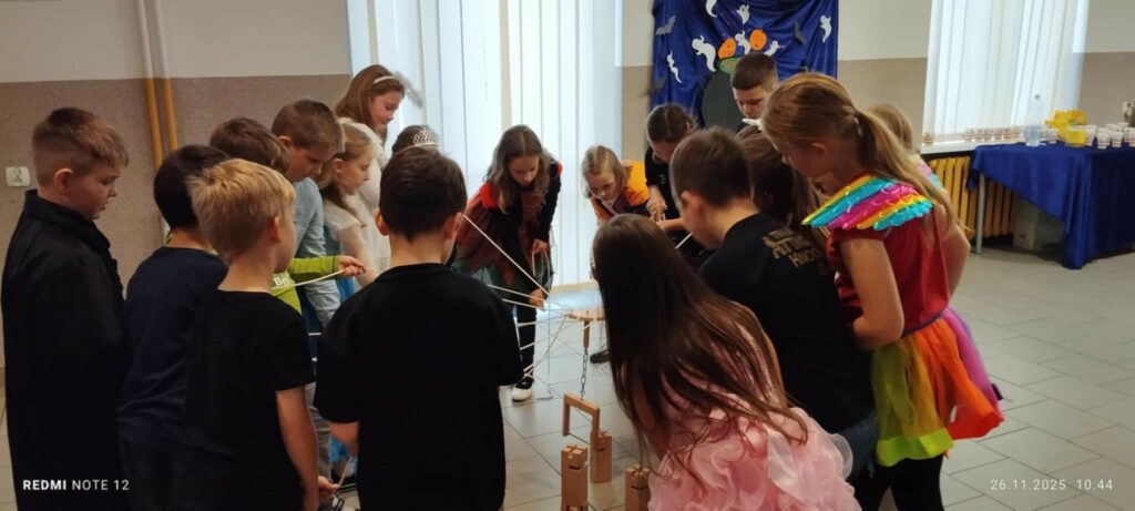 Magicne andrzejki w bibliotece w Tyliczu