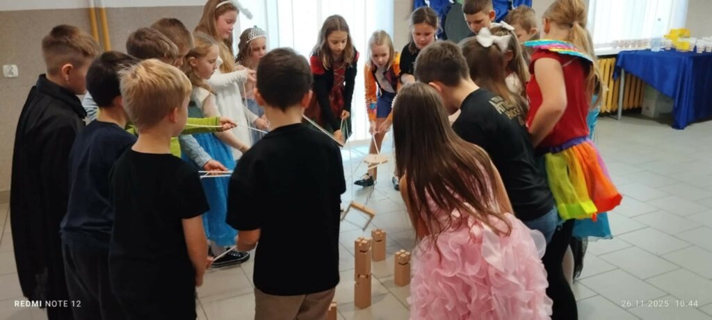 Magicne andrzejki w bibliotece w Tyliczu