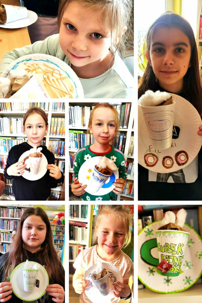 na zdjęciu widoczne są dzieci prezentujące wykonane przez siebie prace plastyczne. Są to kolorowe kubki