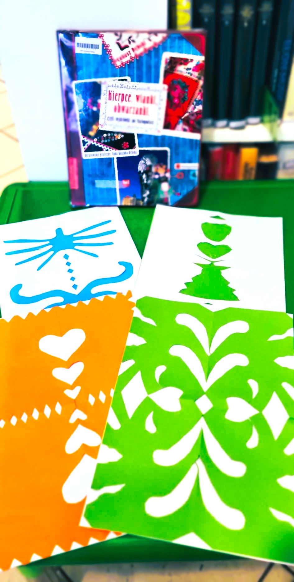 Wycinankowe fajerki krakowskie – Etno warsztaty w Filii na Czarnym Potoku