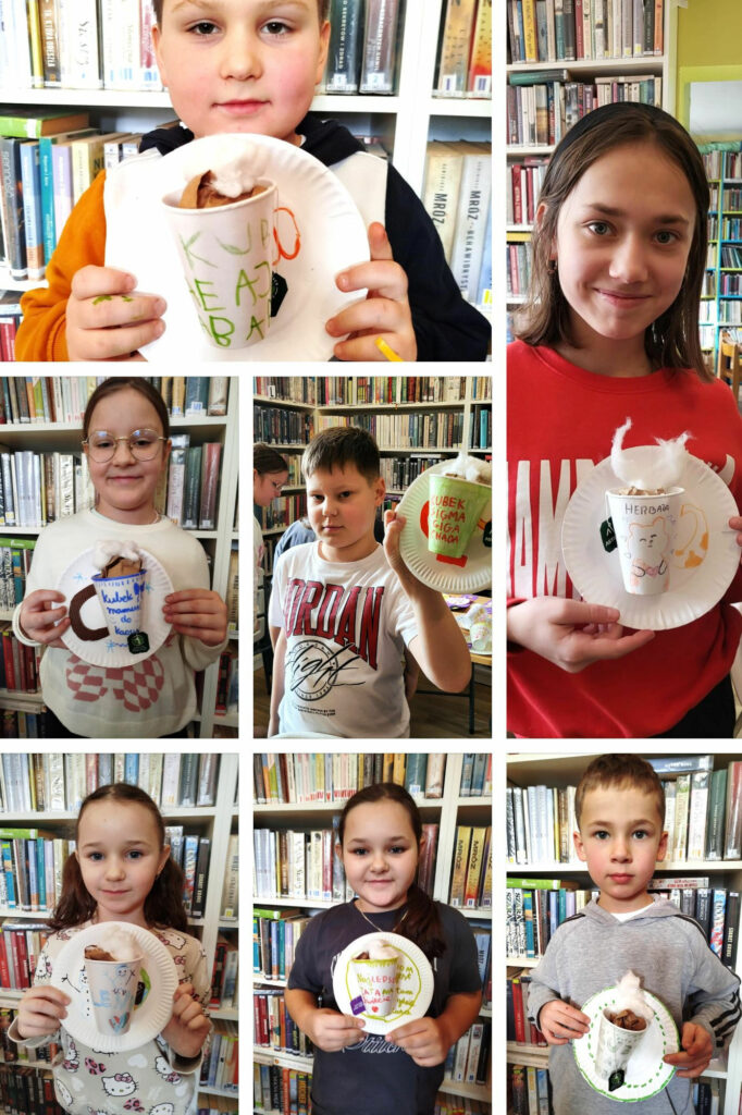 na zdjęciu widoczne są dzieci prezentujące wykonane przez siebie prace plastyczne. Są to kolorowe kubki