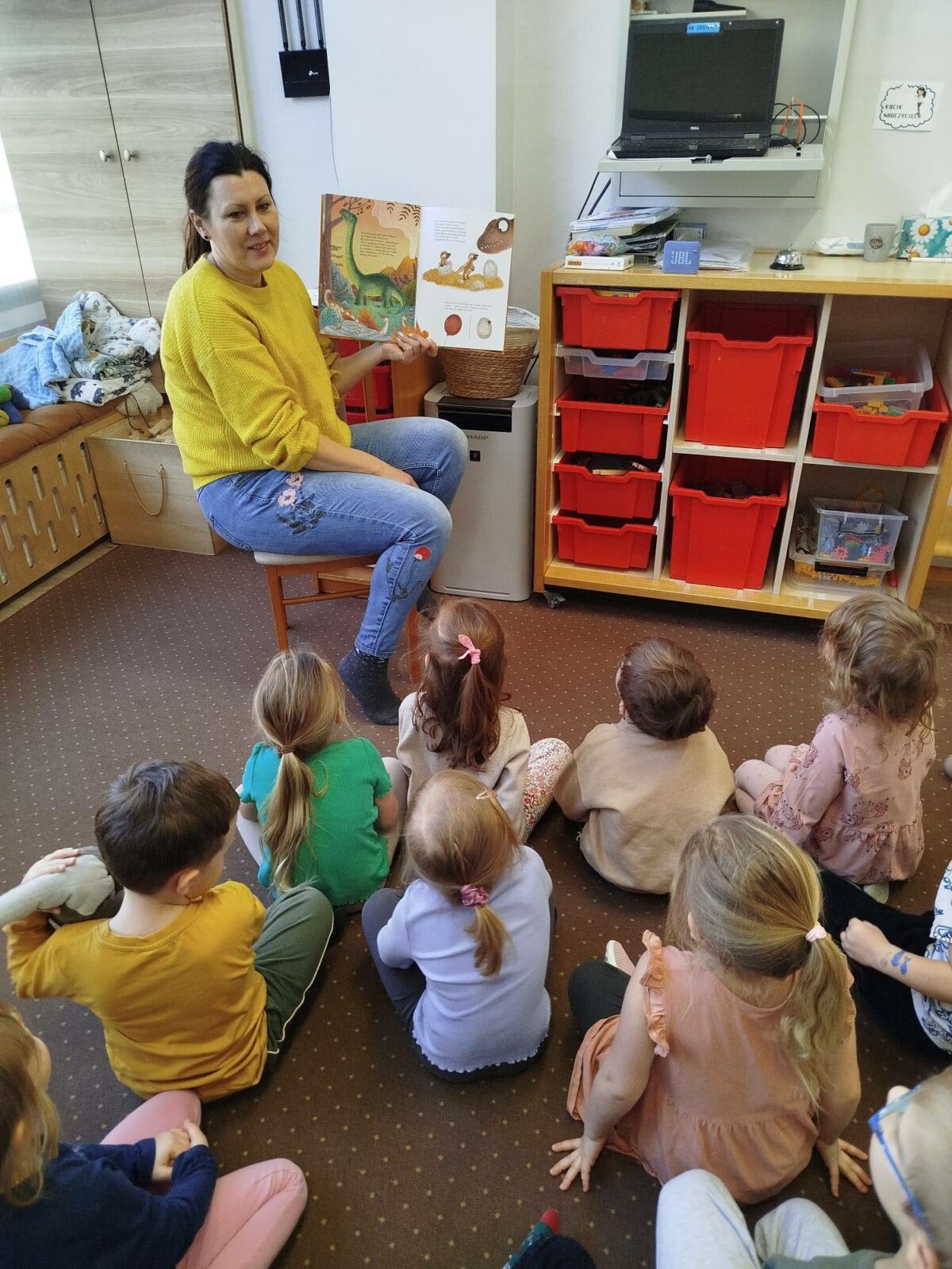 Dzień dinozaurów w przedszkolu Montessorii!