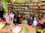 Zakończenie kolorowych ferii w bibliotece na Czarnym Potoku.