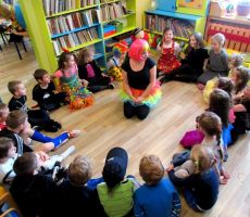 Zakończenie kolorowych ferii w bibliotece na Czarnym Potoku.