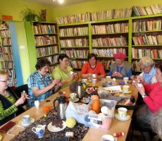 Jaworzynki zdobią jajka.