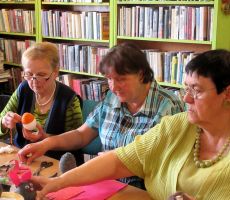 Jaworzynki zdobią jajka.