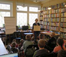 Już ponad setka uczniów ze Szkoły Podstawowej nr 2 uczestniczyła w spotkaniu z magicznym teatrzykiem kamishibai