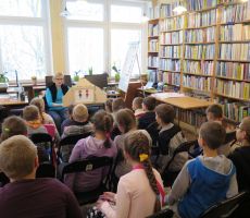 Już ponad setka uczniów ze Szkoły Podstawowej nr 2 uczestniczyła w spotkaniu z magicznym teatrzykiem kamishibai