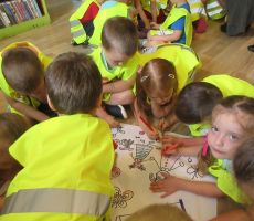 PRZEDSZKOLAKI W BIBLIOTECE NA CZARNYM POTOKU