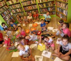 Kolorowe Wakacje w bibliotece na Czarnym Potoku.