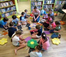 Pierwszy tydzień Kolorowych wakacji w Bibliotece na Czarnym Potoku.