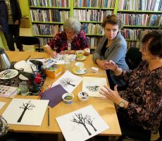 Jaworzynki i jesienne drzewa