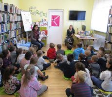 Spotkanie autorskie z Roksaną Jędrzejewską-Wróbel w bibliotece w Tyliczu.