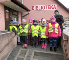 Przedszkolaki w Bibliotece na Czarnym Potoku